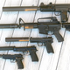 Varias armas con el silenciador instalado: Foto: Wikipedia